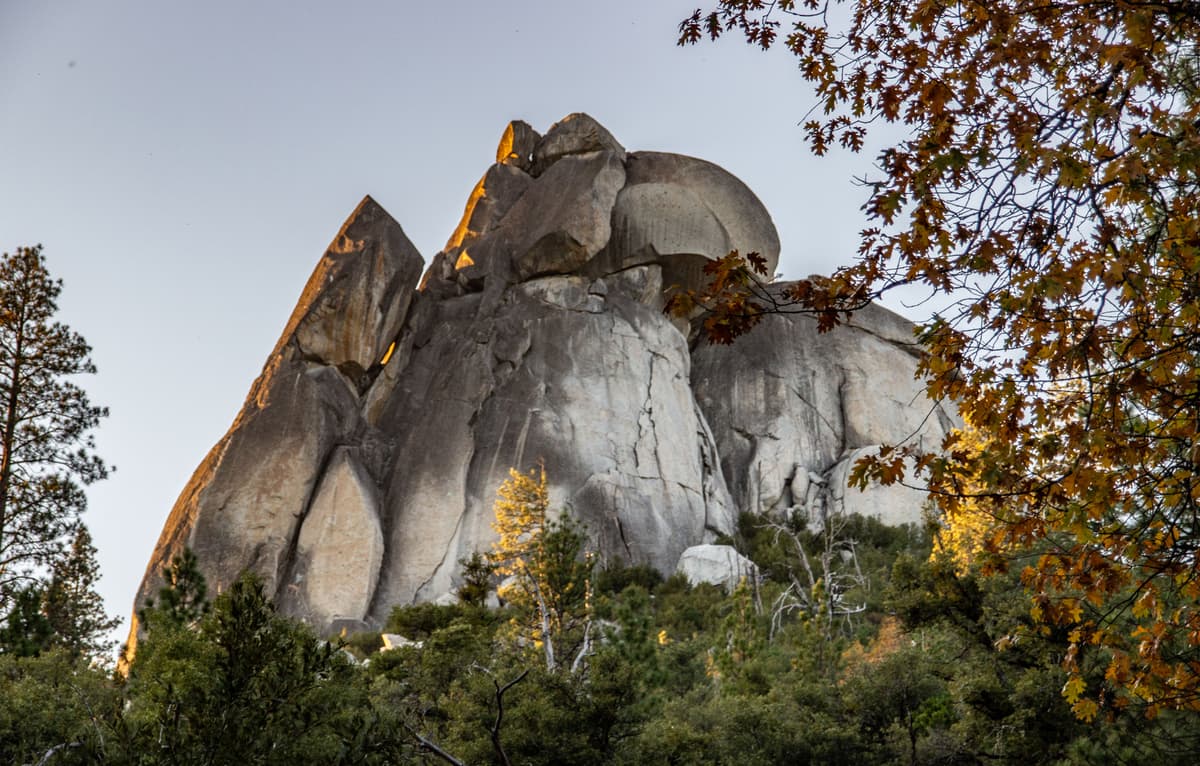 Klettern South Lake Tahoe - Sugarloaf - Fels vom Tal aus gesehen