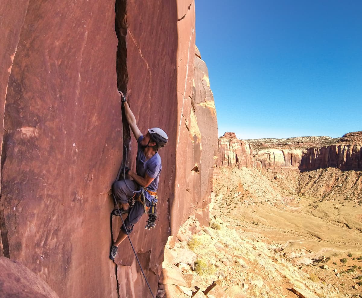 Climbing in Indian Creek - The Fin