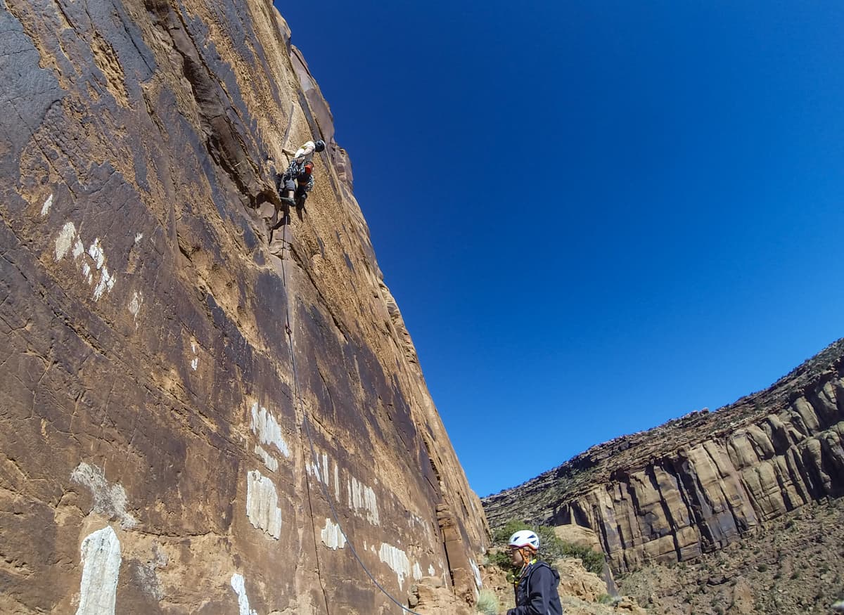 Climbing in Indian Creek - Selfish Wall - Hand Solo