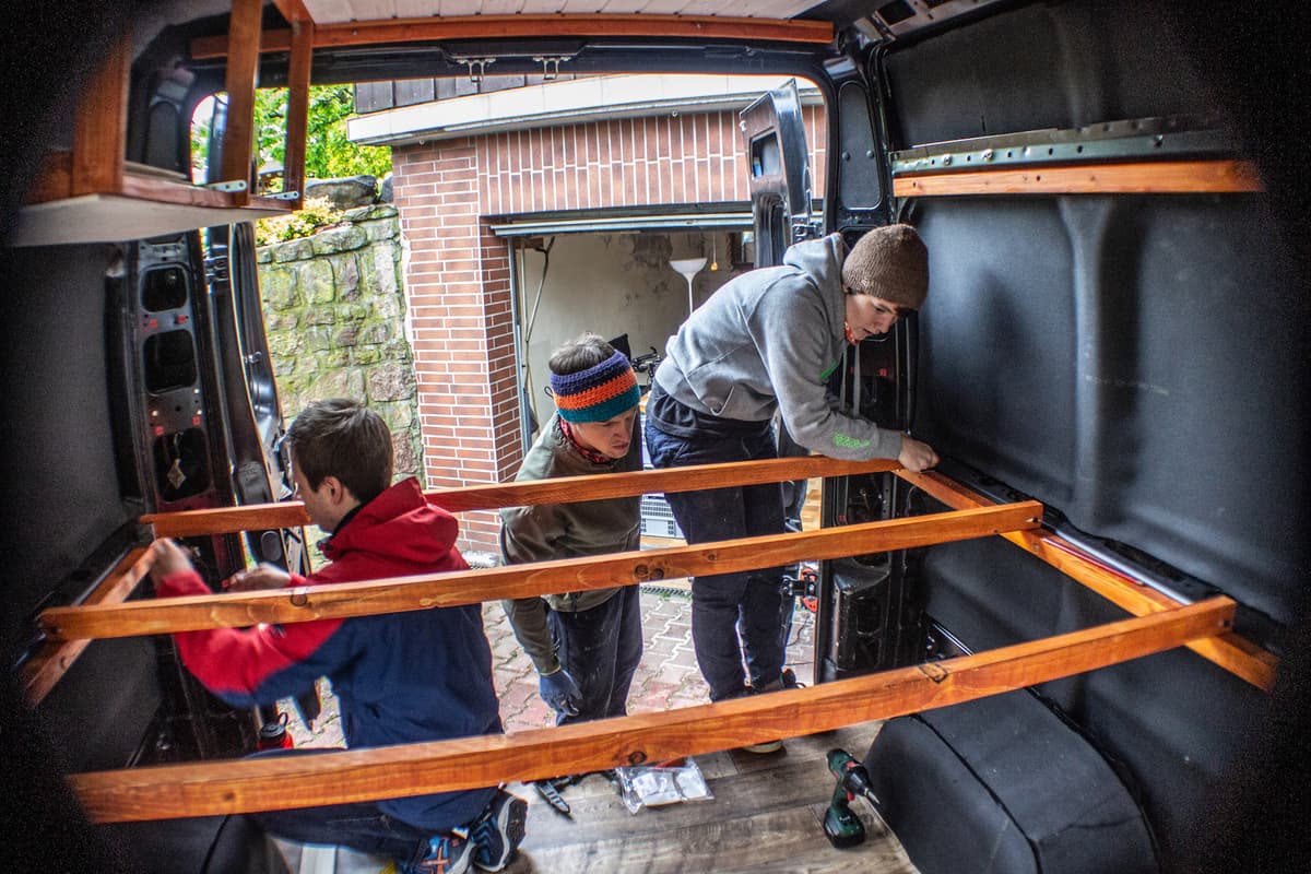 Bett - Befestigung des Gestells