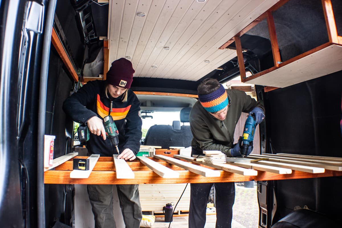 Bett - Montage des Lattenrosts