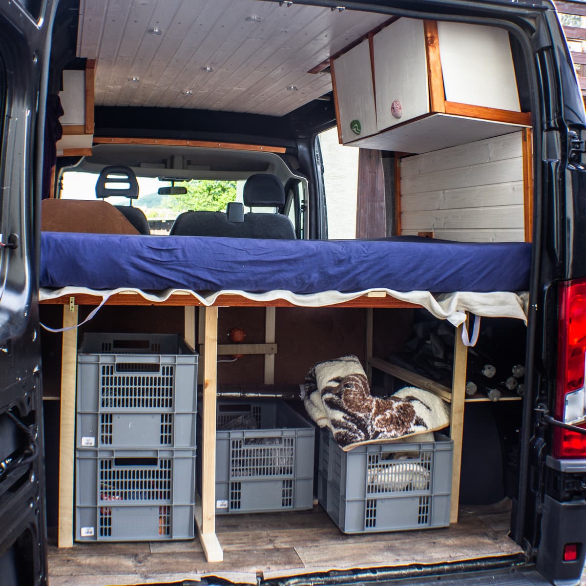 Bett - Stauraum hinten